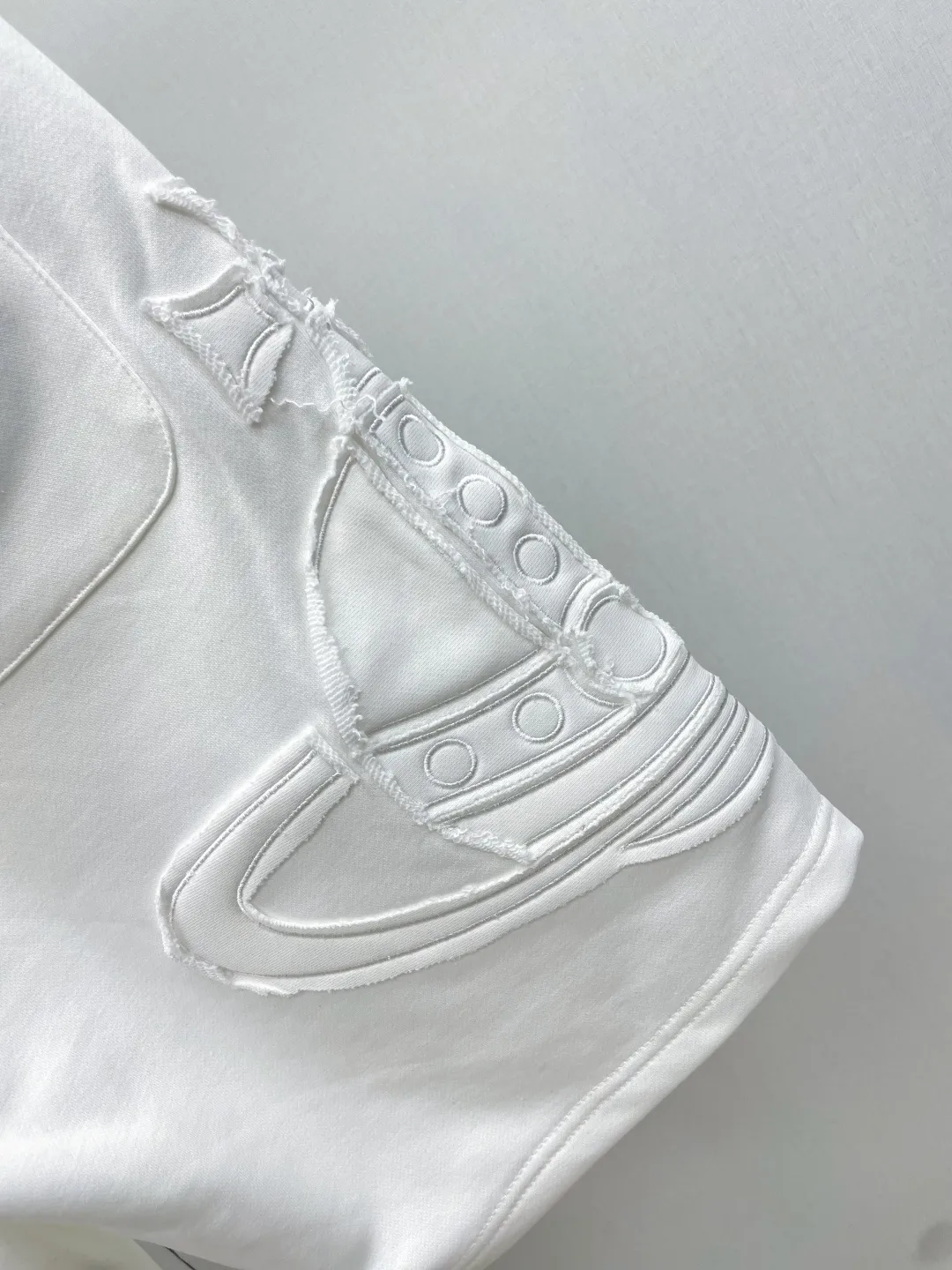 Vivi Queen Mother 2026 summer New Arrival patch embroidered letters brand LOGO casual shorts DD are on sale simultaneously on the official website. Brand Classic LOGO casual pants, customized fabrics, excellent comfort and strong touch. Highly recognisable, perfect appearance and craftsmanship. Size:M-3XL